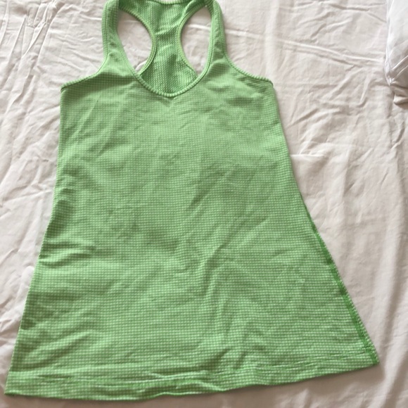 Lululemon frond (Kelly green) gingham tank - Picture 6 of 10